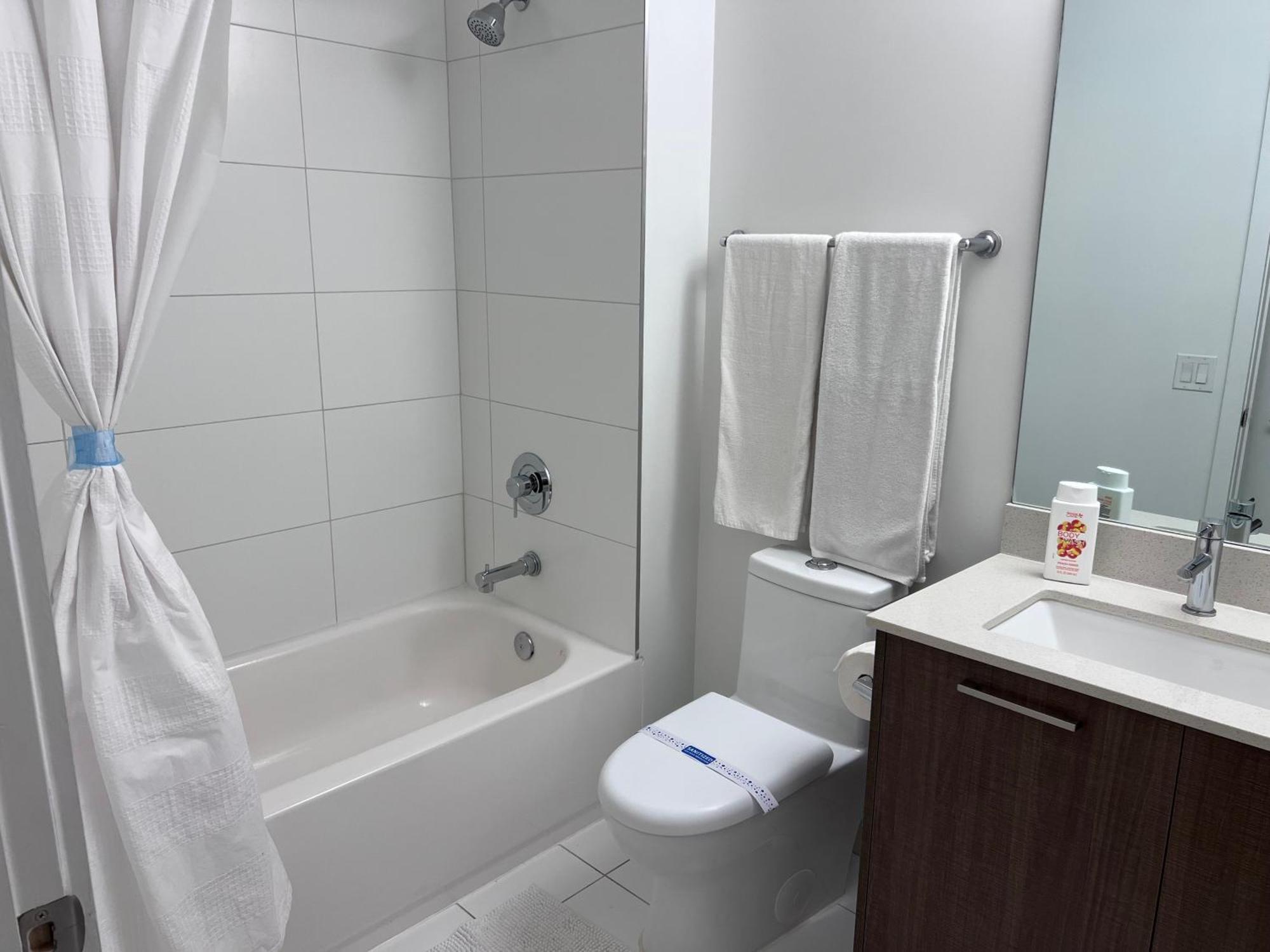Master Bed Room In Calle Ocho Miami Luaran gambar