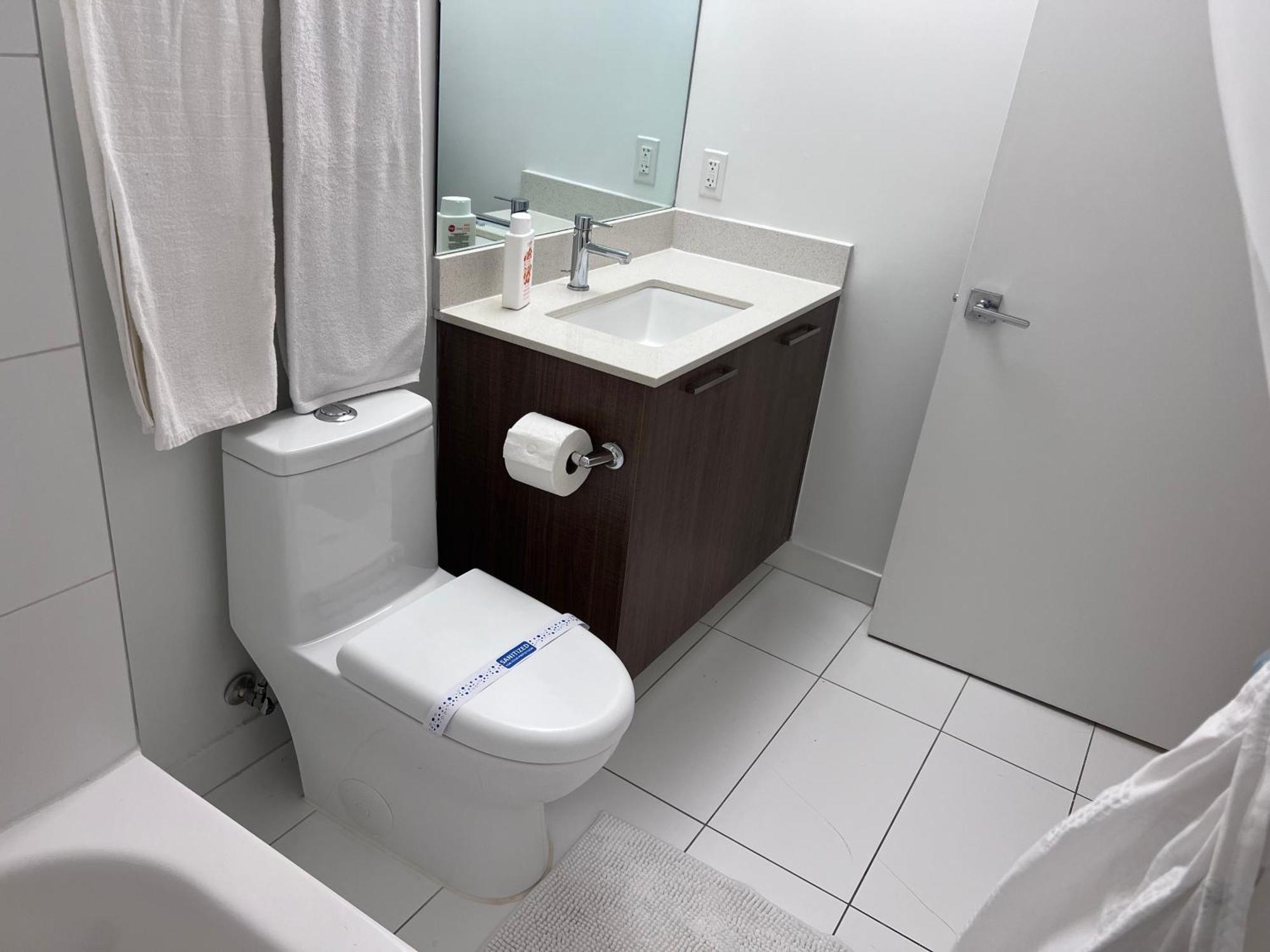 Master Bed Room In Calle Ocho Miami Luaran gambar